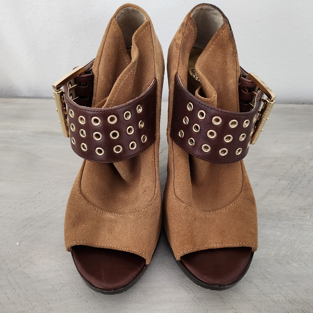 GUC Michael Kors Size 8 ½.